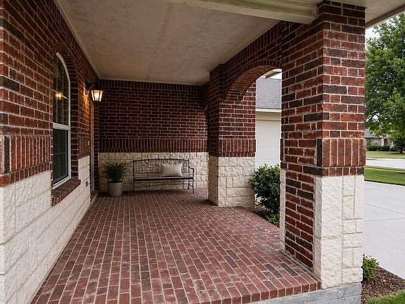 3rd image of 1207 Fox Trail Dr