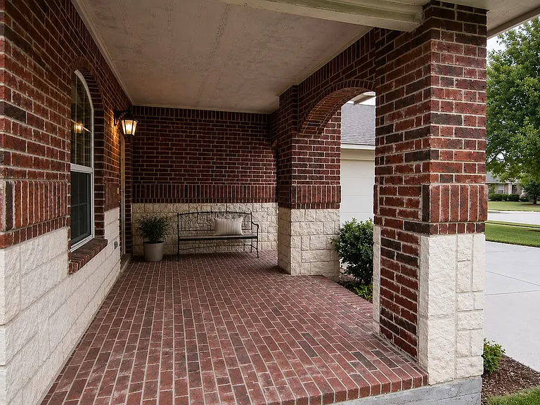1207 Fox Trail Dr — Photo 3