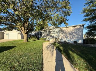 1007 Woodlawn Dr, Manteno, IL 60950