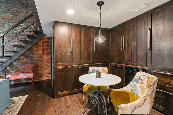 Rented by Coldwell Banker Warburg | media 17