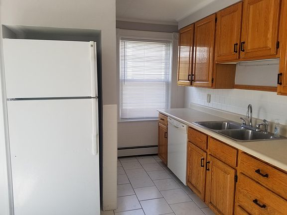 2nd image of 7 Sheridan St Floor 2