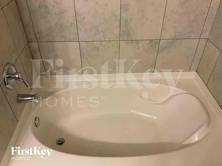 233 NE 21st Ct — Photo 12
