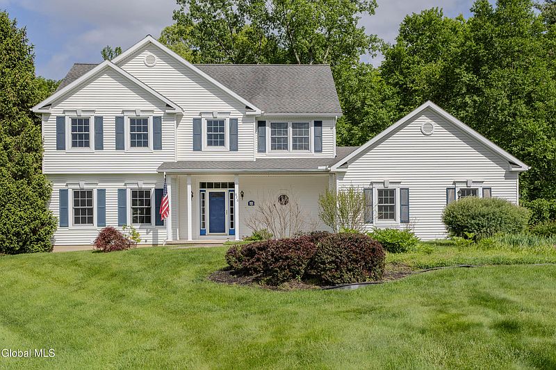 2nd image of 826 Creek Court