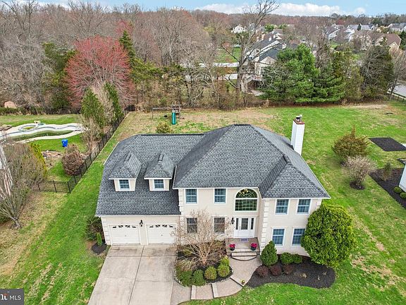 4th image of 15 Hilltop Dr
