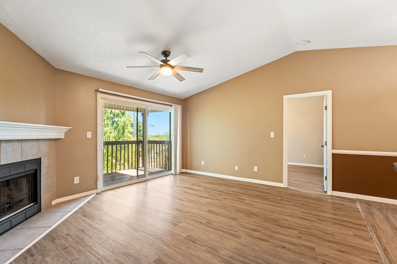2 bed, 987 sqft, $1,435 — Photo 2