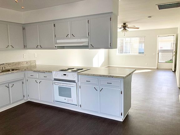 Large Kitchen with Nook