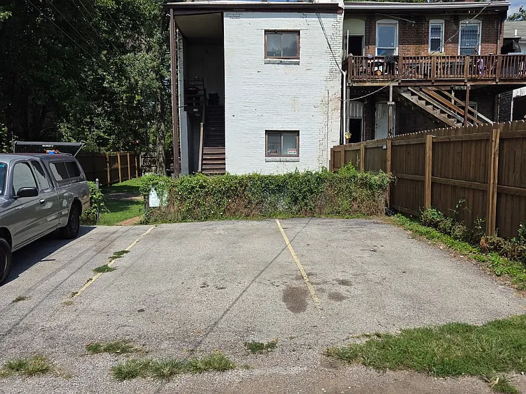 114 W Courtois St #1F — Photo 12