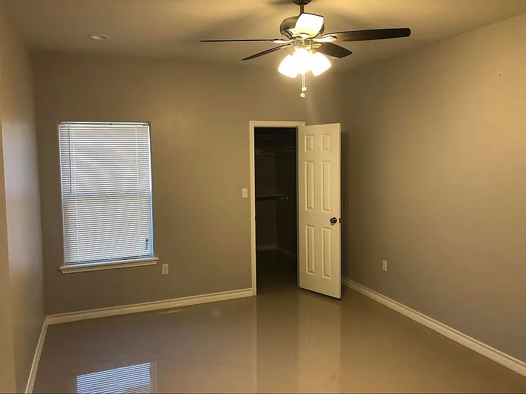1102 Escondido Ln E #A — Photo 9