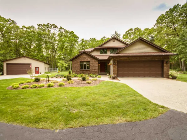 3216 48th St, Hamilton, MI 49419