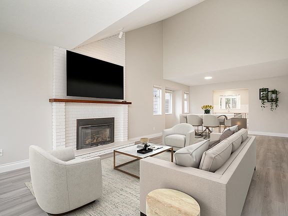 2nd image of 13015 Summerhill Cres