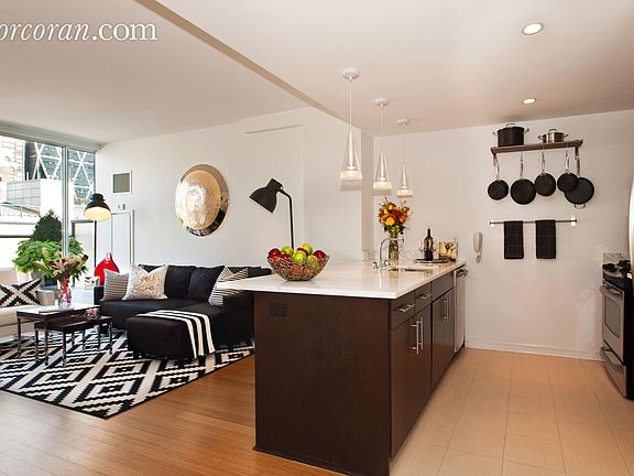 4th image of 350 W 53rd St #7BPHB