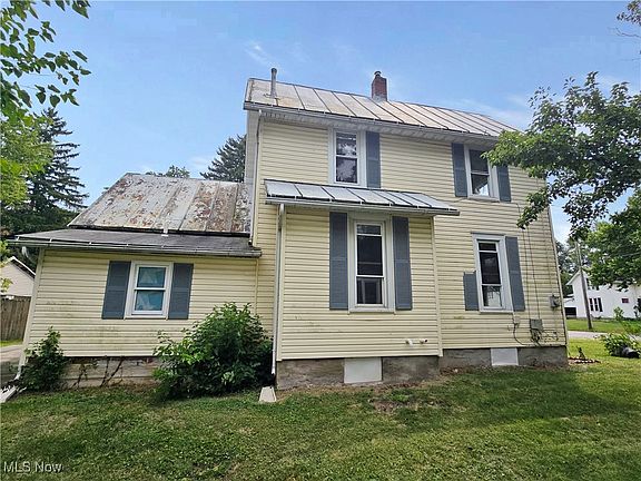 3rd image of 226 Magyar St