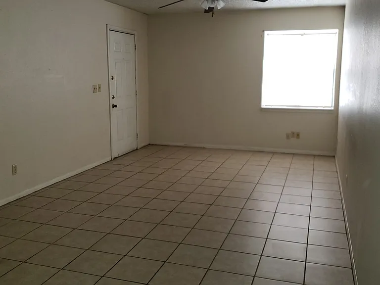923 Dryden Ave — Photo 5