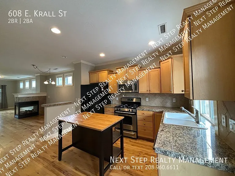 608 E Krall St — Photo 7