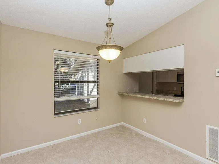 2113 Thrasher Ln — Photo 8