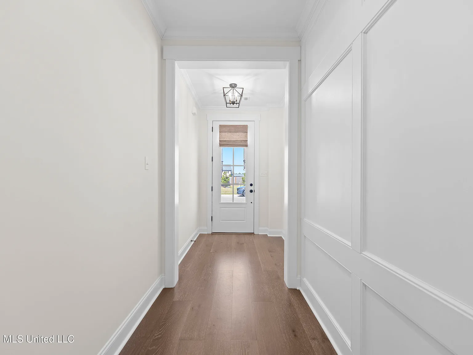 3 bed, 3.0 bath, 3551 sqft, $3,500 — Photo 4