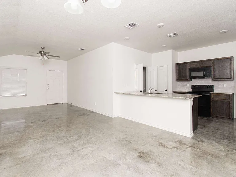 1004 Barbara Jordan St #B — Photo 5
