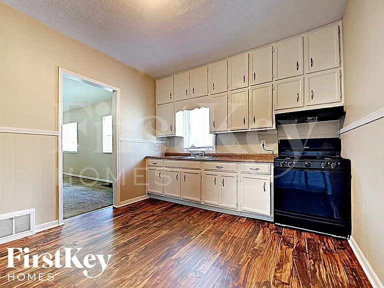 615 Clement St — Photo 5