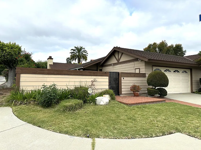 1877 Clear River Ln — Photo 1