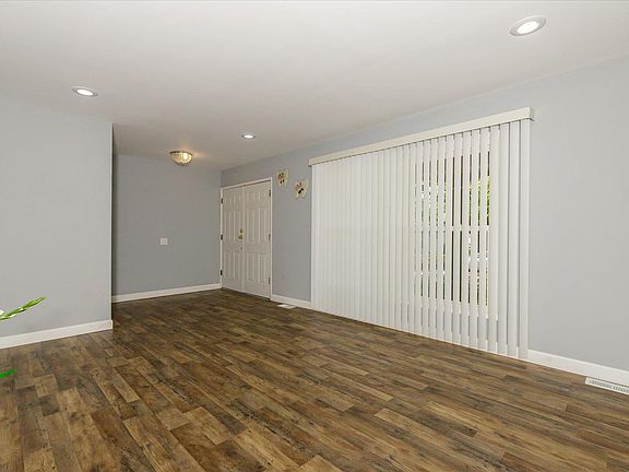 3rd image of 1425 Leisure Dr