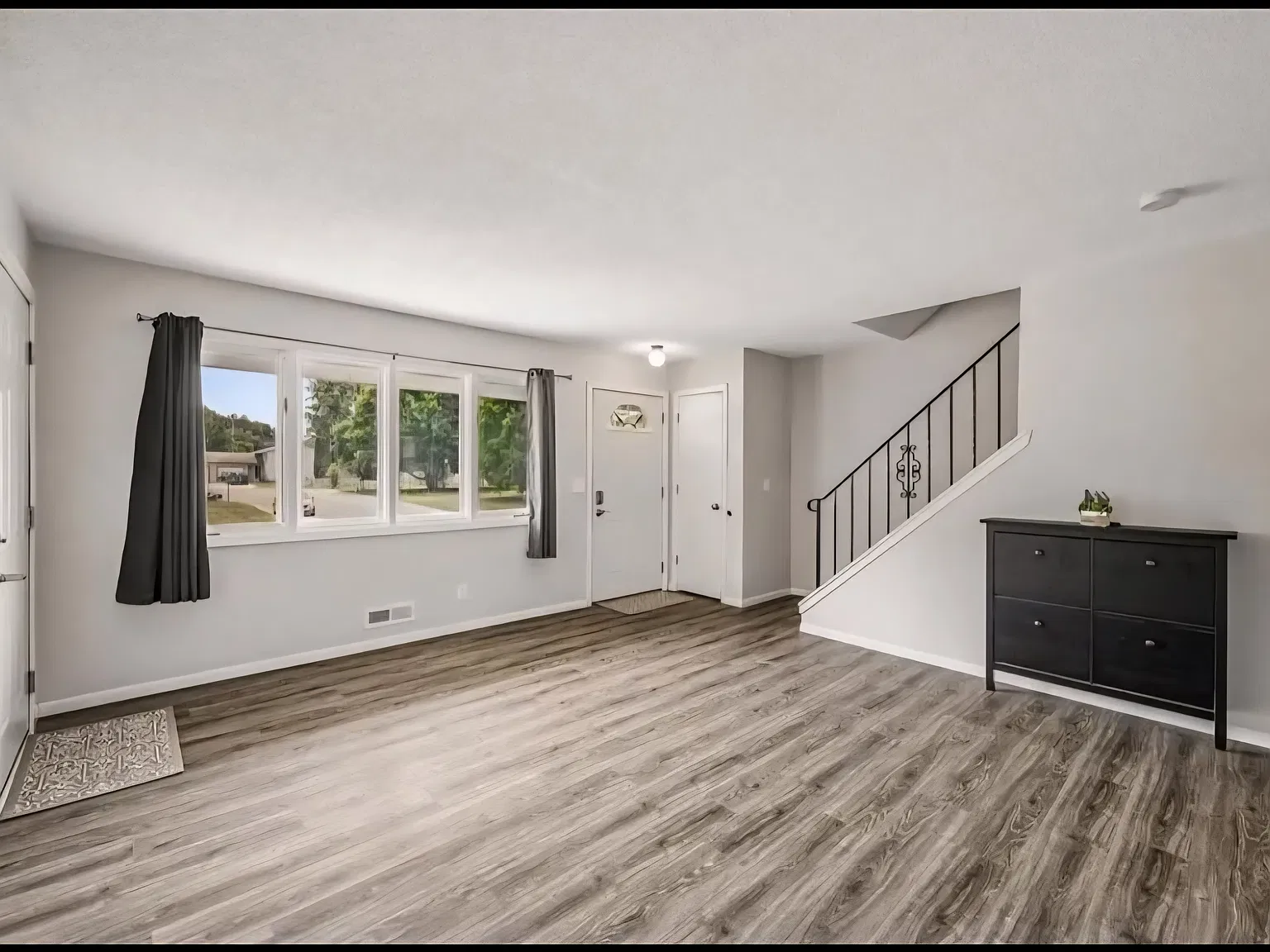 4 bed, 2.5 bath, 2100 sqft, $2,850 — Photo 1