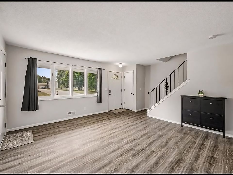 1st image of 715 Circle Dr #715