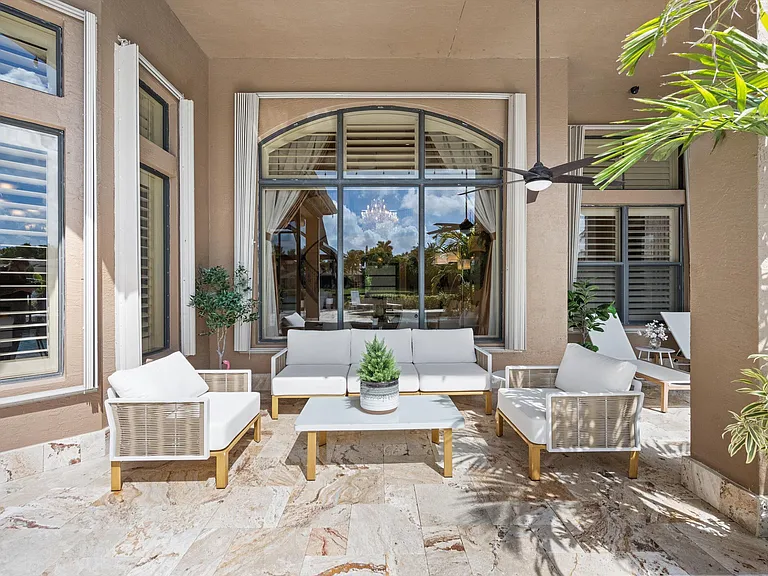 10771 Versailles Blvd — Photo 35