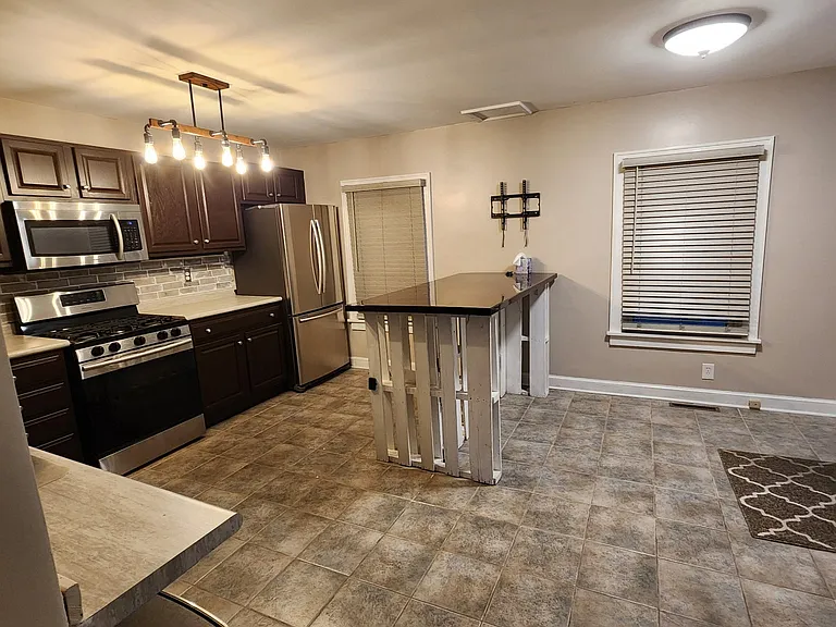 2310 Fulton Ave — Photo 9