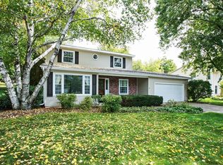 37 N Oriole Trl, Crystal Lake, IL 60014