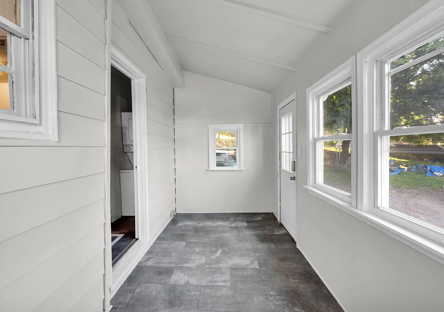 Comfort & Convenience Await at 3200 Flint Hill Rd in Hellertown — Photo 4