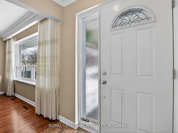 4th image of 6 Ailsa Craig Ct
