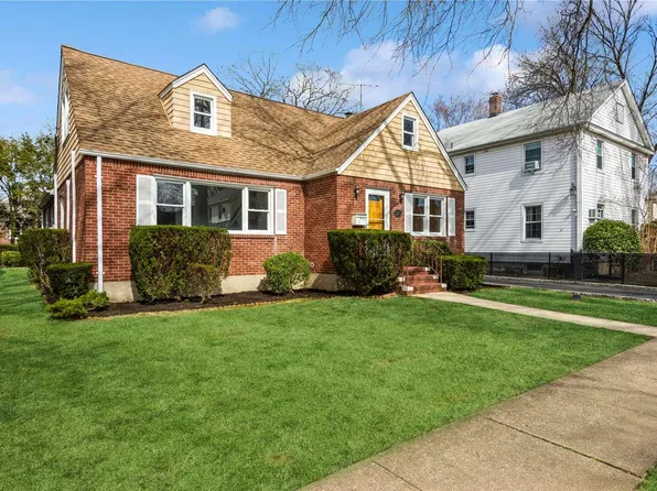 1215 Whittier Avenue, New Hyde Park, NY 11040