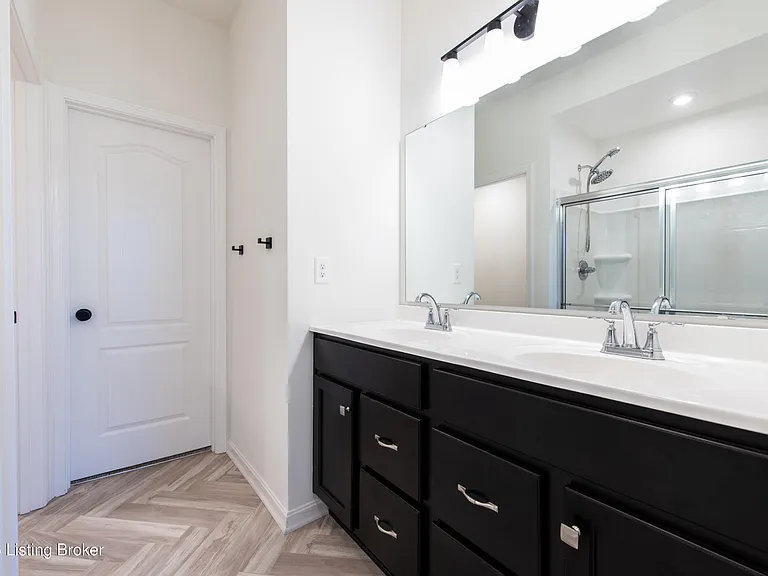 10029 Windcrest Farms Ln — Photo 28