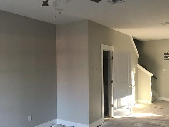 3rd image of 400 E Fogg St