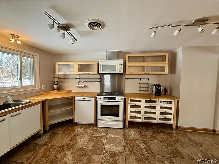 5125 Forest Rd — Photo 17