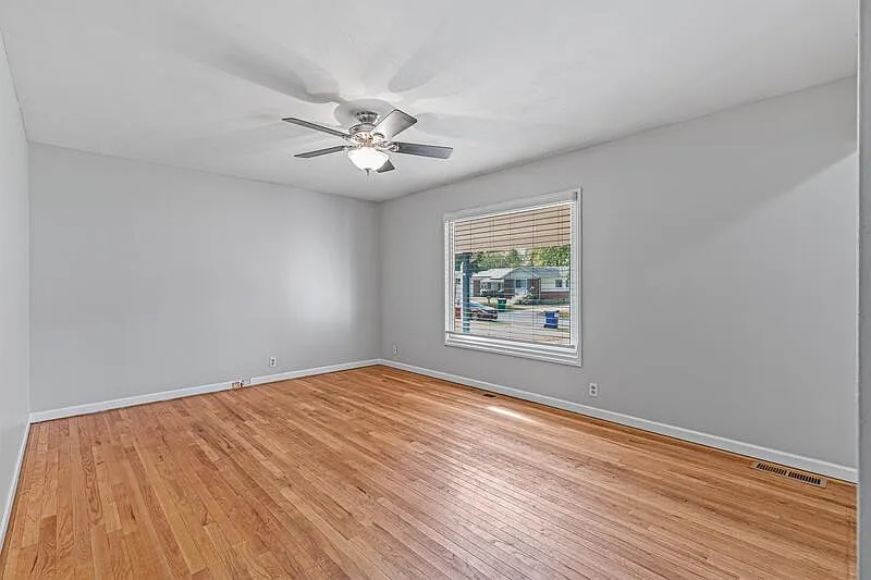 3 bed, 2.0 bath, 1700 sqft, $1,900 — Photo 3