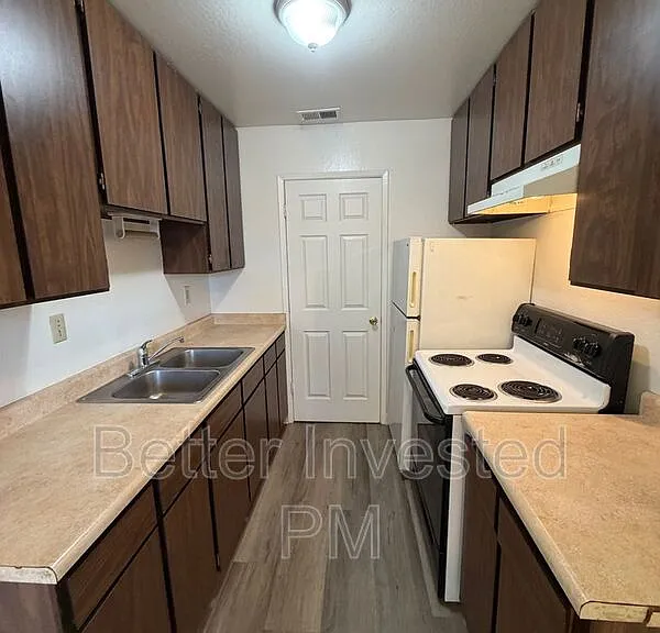 304 Cooper Ln #D — Photo 3