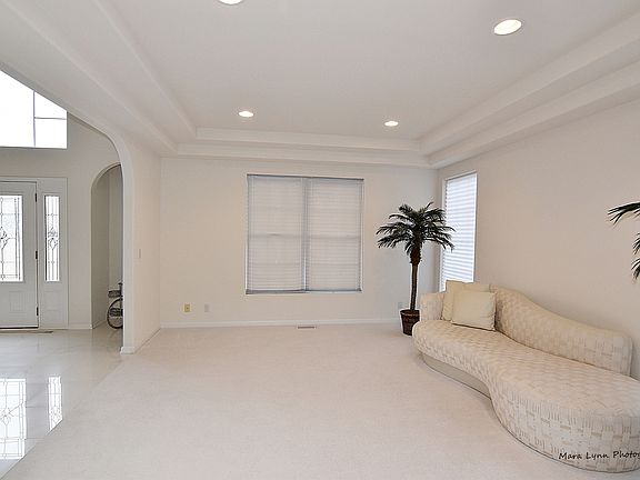 5th image of 6N913 Longacre Dr