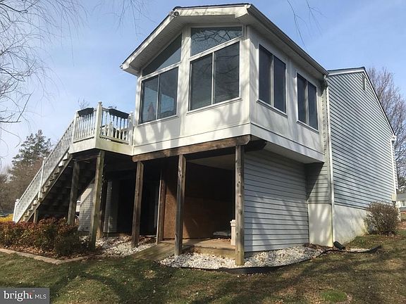5th image of 403 Montgomery Ct
