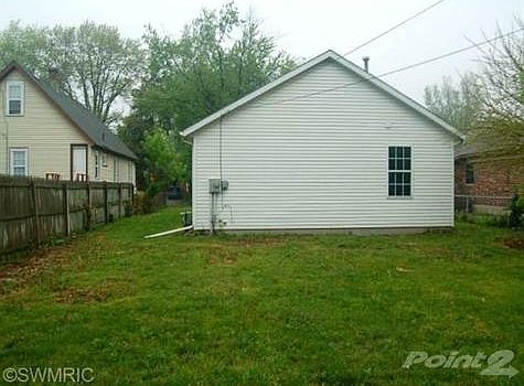 4th image of 802 E Vineyard Ave