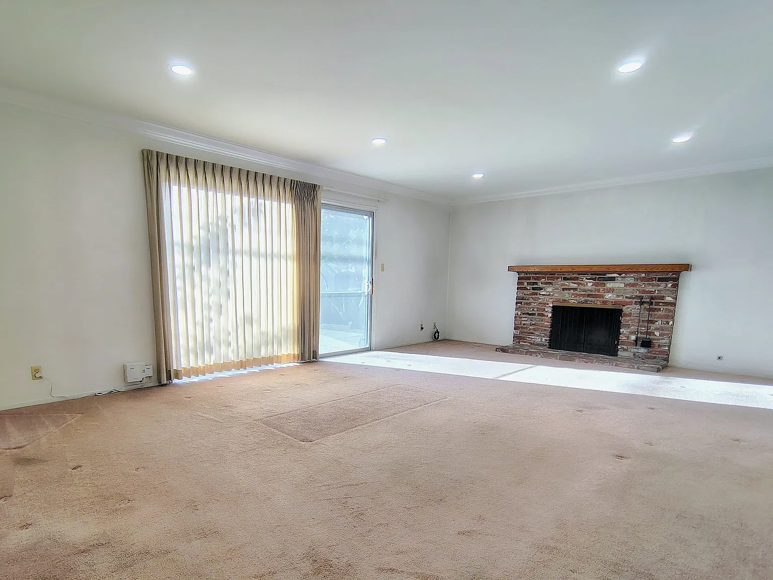 5 bed, 1904 sqft, $4,300 — Photo 4