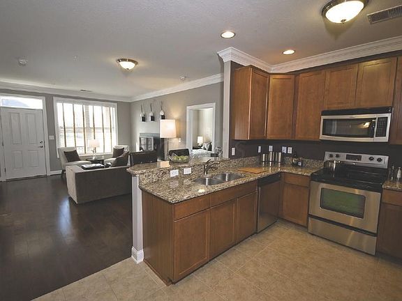 3rd image of 933 Ingleside Ave