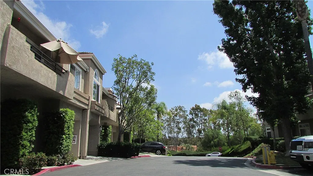 2 bed, 1046 sqft, $3,475 — Photo 4