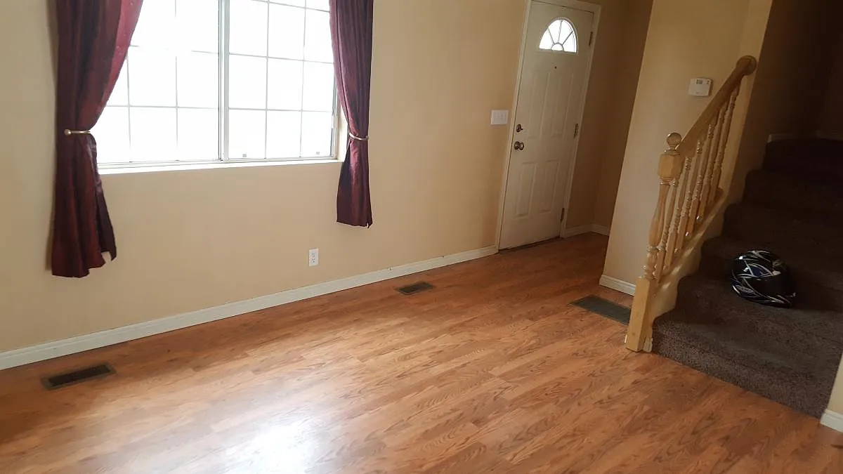 3 bed, 1400 sqft, $770 — Photo 3