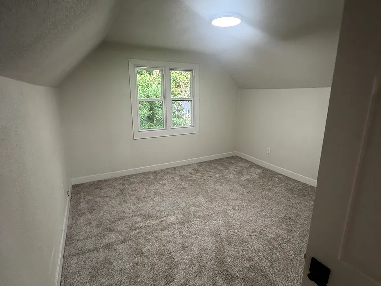 2833 N Weil St — Photo 8