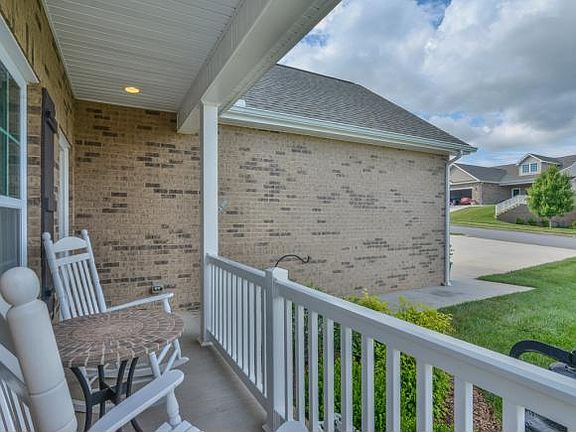 3rd image of 1249 Willow Springs Dr
