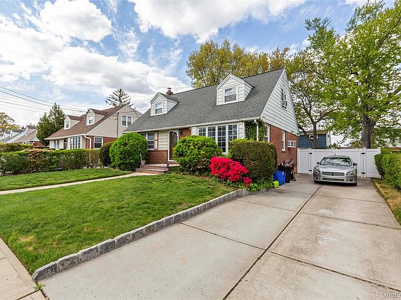 3rd image of 19 Sloan Drive S
