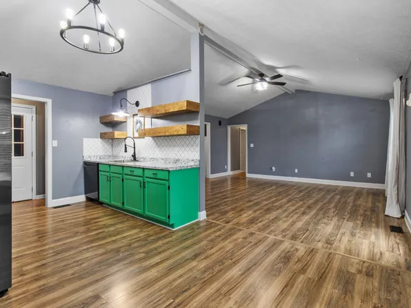 8630 Swale Ct, Oak Grove, KY 42262