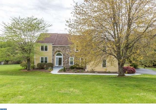 1st image of 453 S Saddlebrook Cir