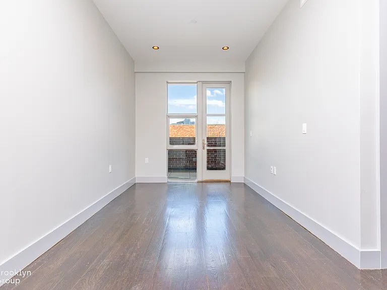 56 Box St #4A — Photo 4